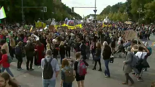 Live vom Brandenburger Tor: Deutschland streikt für mehr Klimaschutz