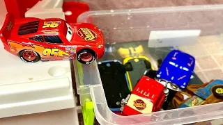 Lightning McQueen, Tow Mater, Sally, Ramone, Mack and other Pixar Cars Fall In Water