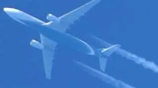 Planespotting: CONTRAIL - Oman Air A330-343X at 40.000ft