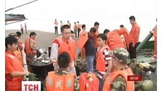 У Китаї у річці Янцзи затонув пором, на борту якого було понад 450 людей