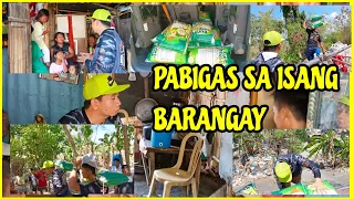 BAWAT PAMILYA MAY ISANG SAKONG BIGAS  ANG IPINAMIGAY KO DITO SA BARANGAY KARANGYAAN TARLAC