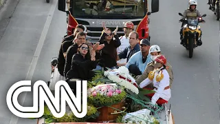 Fãs e familiares se despedem de Marília Mendonça | Jornal da CNN