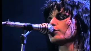 Joan Jett and the Blackhearts 08. Shout [LIVE 1982]