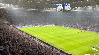 Aufstieg Schalke gg St. Pauli 3:2 am 07.05.2022 Blau und Weiß vor dem Spiel