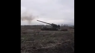 Shooting from a 203-mm Soviet gun 2S7 "Pion" and a 240-mm mortar 2S4 "Tyulpan"
