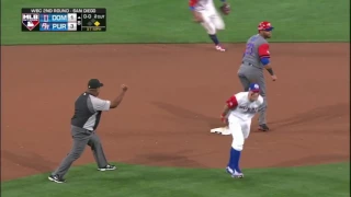 Javier Baez no look tag @ World Baseball Classic