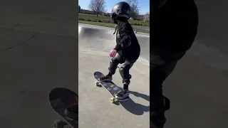 Kid has got some real flow to his skating for only being 4 years old. Brody aka Tiny Hawk 🛹