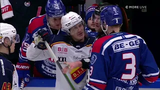 Djurgårdens Marcus Sörensen i hetluften i en match mot IK Oskarshamn, SHL 2021/2022.