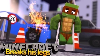 Minecraft Adventure - TINYTURTLE BREAKS HIS LEGS!!