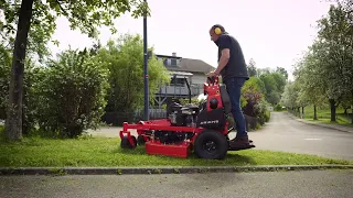 Ariens Arrow - en action la tondeuse à operateur debout