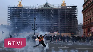 Франция продолжает бастовать против пенсионной реформы. Протест становится все более агрессивным
