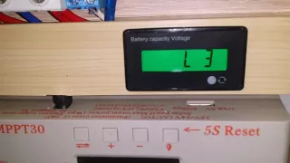 Цифровой вольтметр показывающий процент заряда батарей