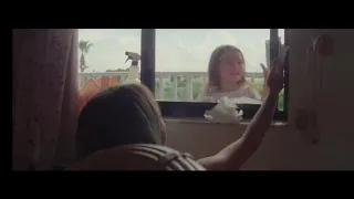 The Florida Project - Halley and Moonee clean up