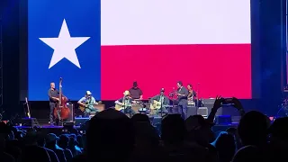 Willie Nelson - Mammas Don't Let Your Babies Grow Up To Be Cowboys - LIVE! - musicUcansee.com