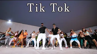 Félix Wazekwa – TIK TOK feat. Fabregas Maestro (Clip officiel)