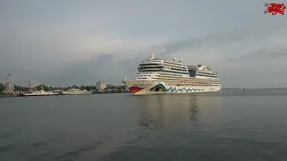 05.05.2024 Warnemünde die AIDAmar um 6:40 Uhr beim einlaufen in den Seekanal