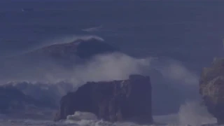 Petrol Powered Surfboard charging into a 💣at Nazaré Last week