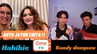 Dua pemuda Indonesia ini bikin bule bule ini terpesona dengan nyanyian nya !! OmeTV