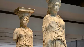 Clothing and stance in ancient Greek sculpture