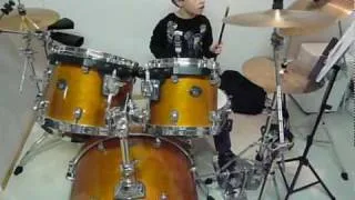 Drumschool Drum-4-Fun / Davieth playing "Right on" - play along