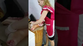 Есть девочка с 🍑, есть дама с 🐩, а я девушка с топором💪