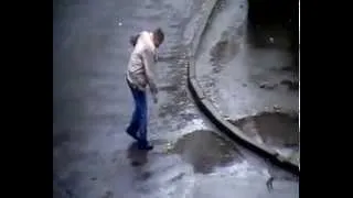 Человек под дождем