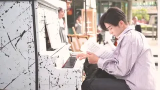 Zhang Xincheng Playing Piano Behind the Sets of Symphony's Romance