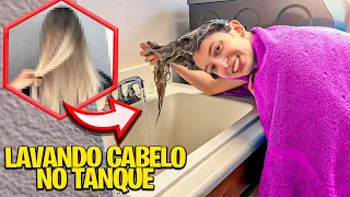 LAVEI MEU CABELO NO TANQUE PELA PRIMEIRA VEZ! 🤣