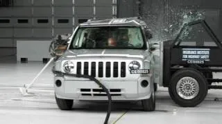 2008 Jeep Patriot side IIHS crash test