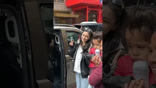 Angelababy takes selfie with a baby after attending Tiffany’s NYC Reopening! #angelababy #tiffany