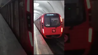 Новогодний метропоезд в московском метрополитене