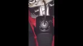 How to use the hot start handle on a crf 250r