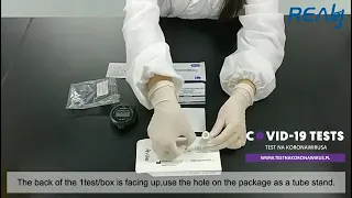 Instrukcja dla testu antygenowego ze śliny. Dokładnie wymieszaj ślinę z buforem ekstrakcyjnym.