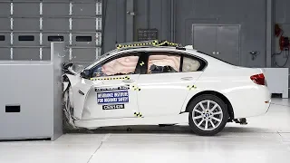 2014 BMW 5 series driver-side small overlap IIHS crash test