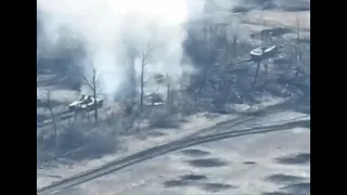 Бронетехника ВС РФ во время штурма в районе н.п. Водяное.