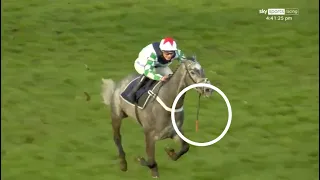 Amazing! Jockey wins horse race with broken rein!