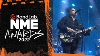 CHVRCHES and Robert Smith perform 'Just Like Heaven' at the BandLab NME Awards 2022
