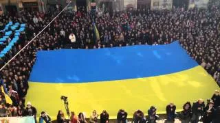 Львів виконує Державний Гімн України