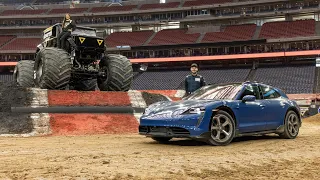 Allradantrieb im Vergleich: Taycan Cross Turismo nimmt es mit Monster Truck auf