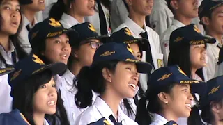 PADUAN SUARA SMPN 6 SURABAYA lagu LASKAR PELANGI