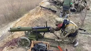 Ukrainian Combatants training with a post-1941 Maxim M1910/30 machine gun.