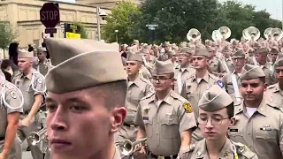 Fightin’ Texas Aggie Band leads March-in. BTHO South Carolina! #aggieband #tamu #shorts