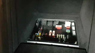 Mercades S class 2008 fuse box location