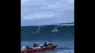 Amazing!!! Biggest wave ever ridden at Teahupoo?