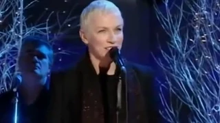 Annie Lennox - The Holly & The Ivy (Music Video)