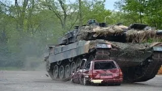 Leopard 2A6 destroyed a car HD