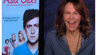 Jennifer Grey Talks "Red Oaks," Missing Patrick Swayze & Dating Johnny Depp