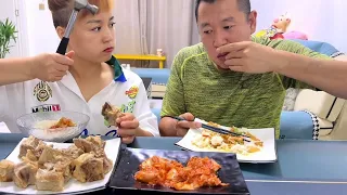 你们说，我应该可怜他吗，应该给他做饭吗#eating show#eating challenge#husband and wife eating food#eating#asmr eating