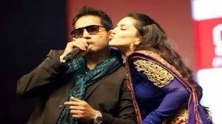 Mika Singh caught kissing Sunny Leone