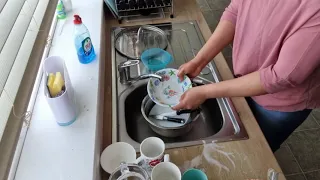 Relaxing ASMR Washing Dishes by Hand (Water/ Scrubbing Sounds)No Talking